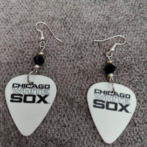 CHICAGO WHITE SOXS Jewelry - Women's CHICAGO WHITE SOXS GUITAR PICK EARRINGS